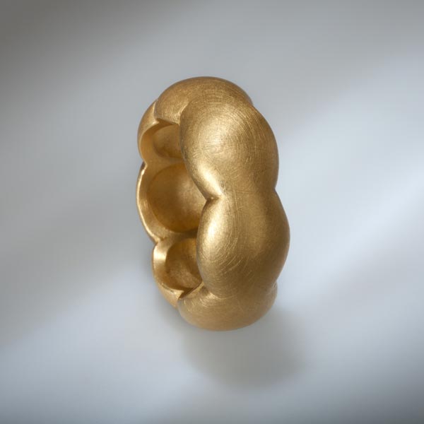 Anke Gralfs, „Konvexring“ Silber, vergoldet