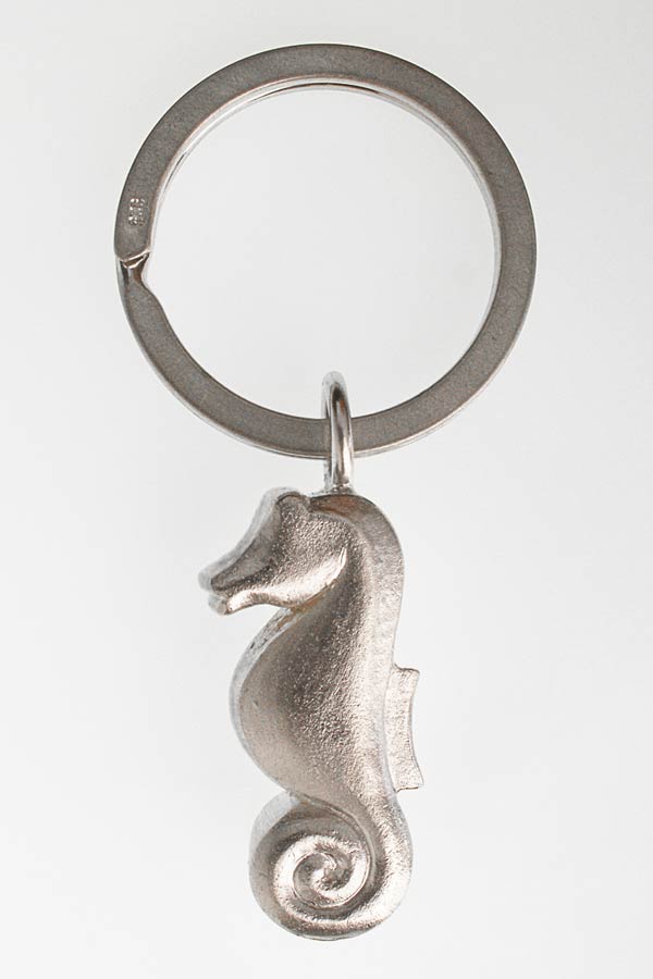Anke Gralfs, »Glaube Liebe Hoffnung«, Schlüsselanhänger Seepferdchen, Silber